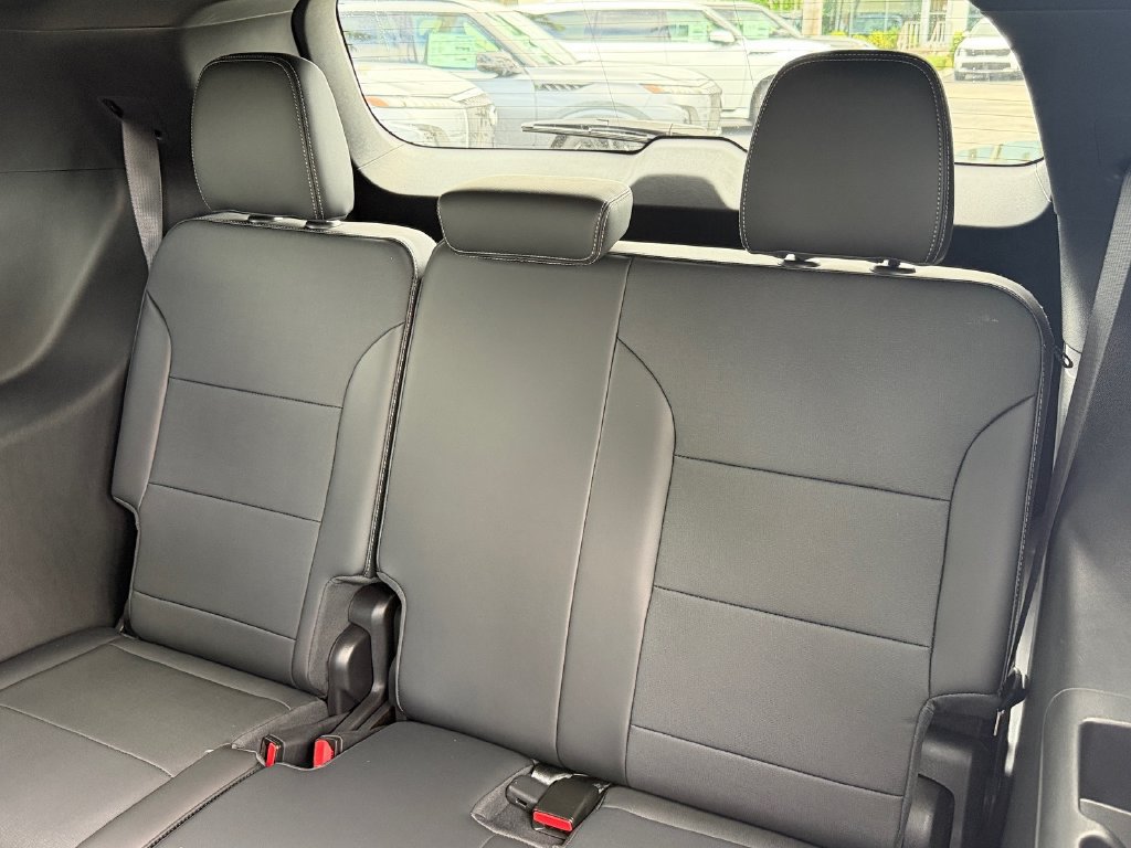 Used 2025 Buick Enclave Preferred w/ Power Package FWD image 12
