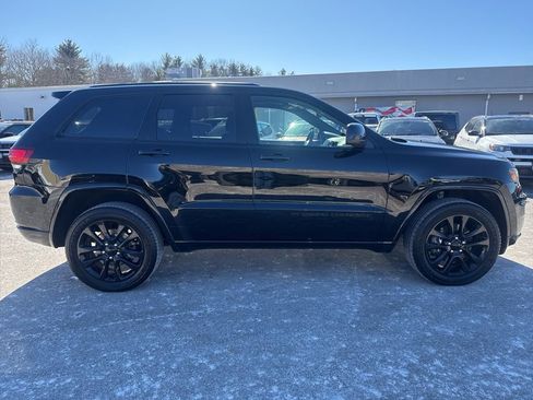 Certified 2022 Jeep Grand Cherokee Laredo X image 6