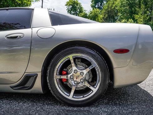 Used 2000 Chevrolet Corvette Coupe w/ Roof Pkg RWD image 5
