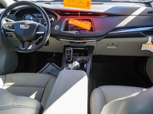 Used 2023 Cadillac XT4 Luxury w/ Cold Weather Package image 14