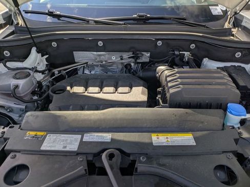 Used 2025 Volkswagen Atlas SE image 12