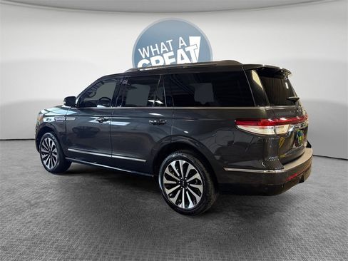 Used 2024 Lincoln Navigator Reserve image 6