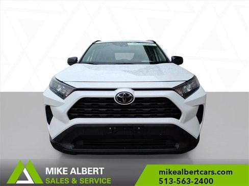 Used 2020 Toyota RAV4 LE image 2