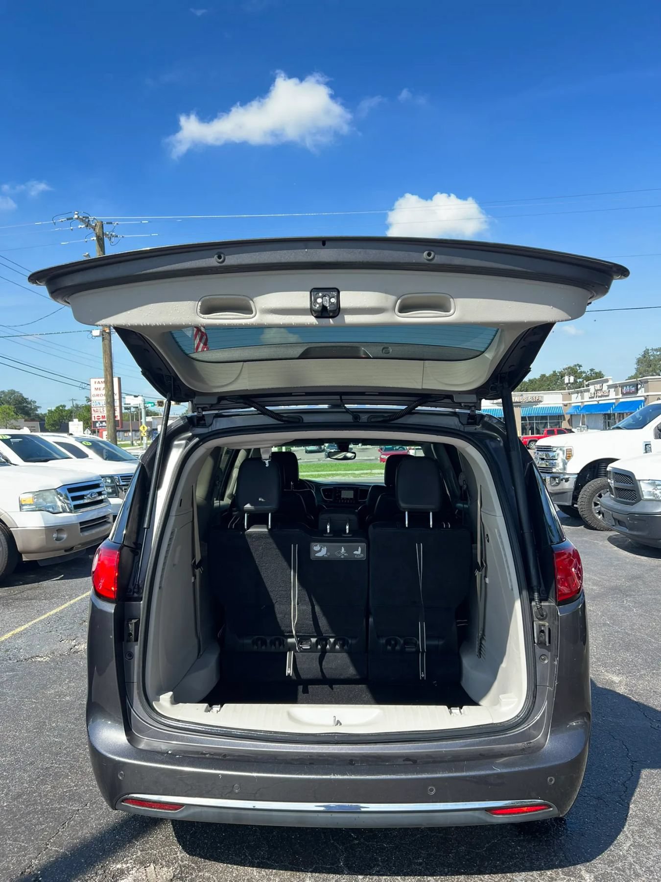 Used 2018 Chrysler Pacifica Touring-L FWD image 22