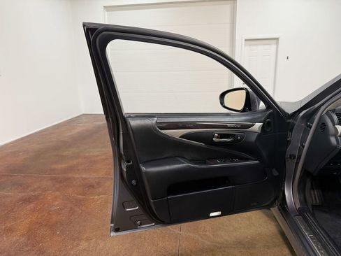 Used 2014 Lexus LS 600h L image 56