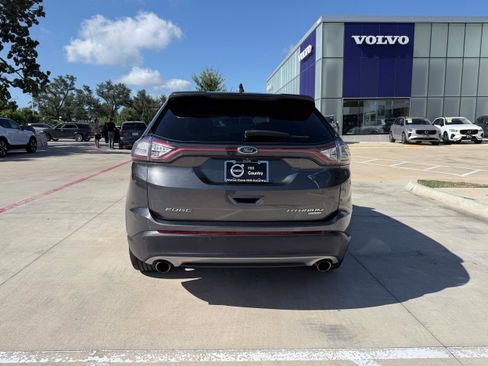 Used 2017 Ford Edge Titanium w/ Technology Package FWD image 5