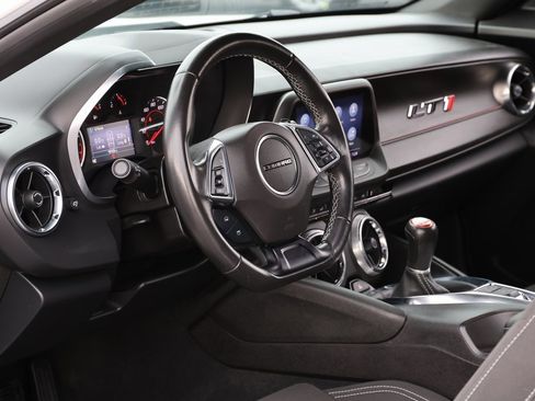 Used 2022 Chevrolet Camaro LT w/ Technology Package image 10