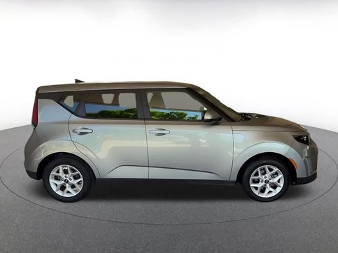 Used 2025 Kia Soul LX w/ LX Technology Package FWD image 16