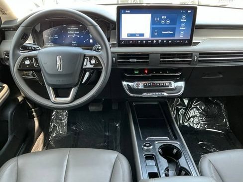Used 2025 Lincoln Corsair FWD image 12