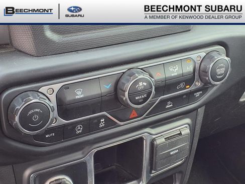 Used 2022 Jeep Gladiator Sport w/ Trailer Tow Package AWD/4WD image 17