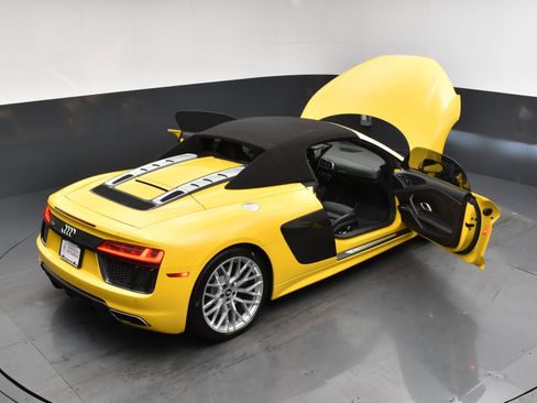 Used 2017 Audi R8 V10 w/ Carbon Exterior Package AWD/4WD image 27