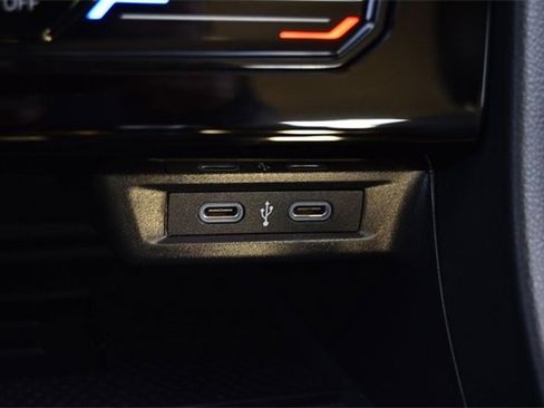 Certified 2025 Volkswagen Jetta SE image 16