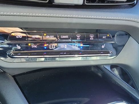 Used 2023 Buick Envision Essence FWD image 29