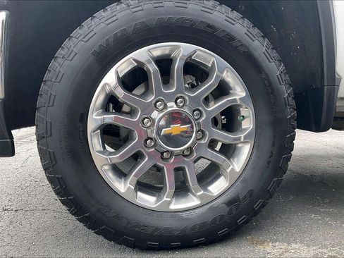 Used 2025 Chevrolet Silverado 2500 LTZ w/ LTZ Plus Package AWD/4WD image 9