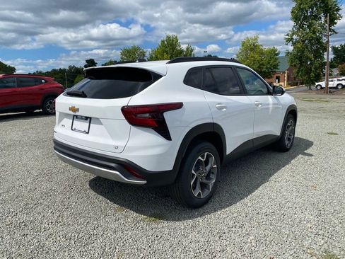 New 2026 Chevrolet Trax LT image 3