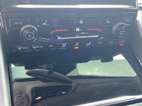 Used 2022 Jeep Grand Cherokee Limited AWD/4WD image 32