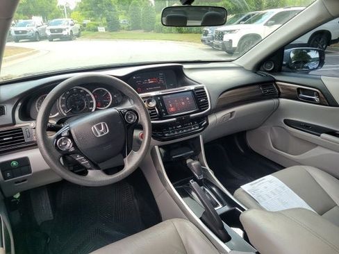 Used 2017 Honda Accord EX image 14