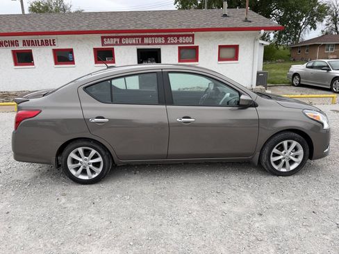 Used 2015 Nissan Versa FWD image 2
