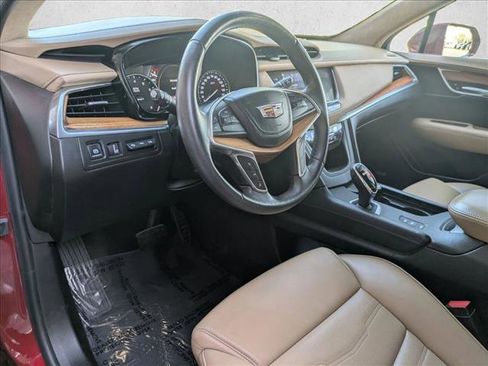 Used 2018 Cadillac XT5 Platinum w/ Driver Assist Package image 10