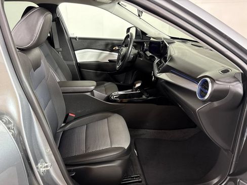 Used 2025 Chevrolet Trax LT w/ LT Convenience Package FWD image 15