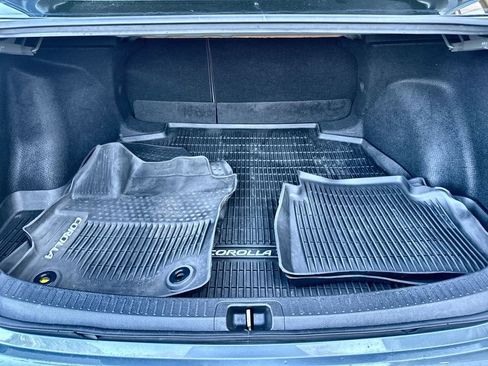 Used 2021 Toyota Corolla LE image 20