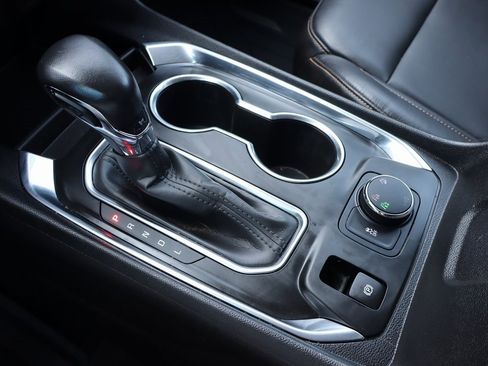 Used 2021 Chevrolet Traverse LT image 8