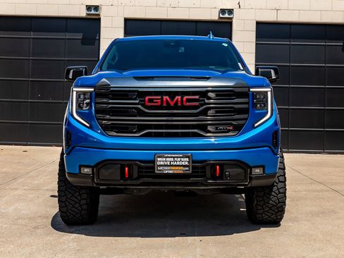 Used 2022 GMC Sierra 1500 AT4 w/ AT4 Preferred Package AWD/4WD image 2