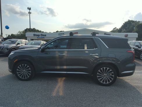 Used 2023 Hyundai Palisade Calligraphy FWD image 3
