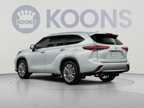 New 2026 Toyota Highlander Platinum AWD/4WD image 8