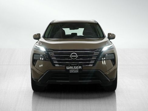 Used 2024 Nissan Rogue SV w/ SV Premium Package image 8