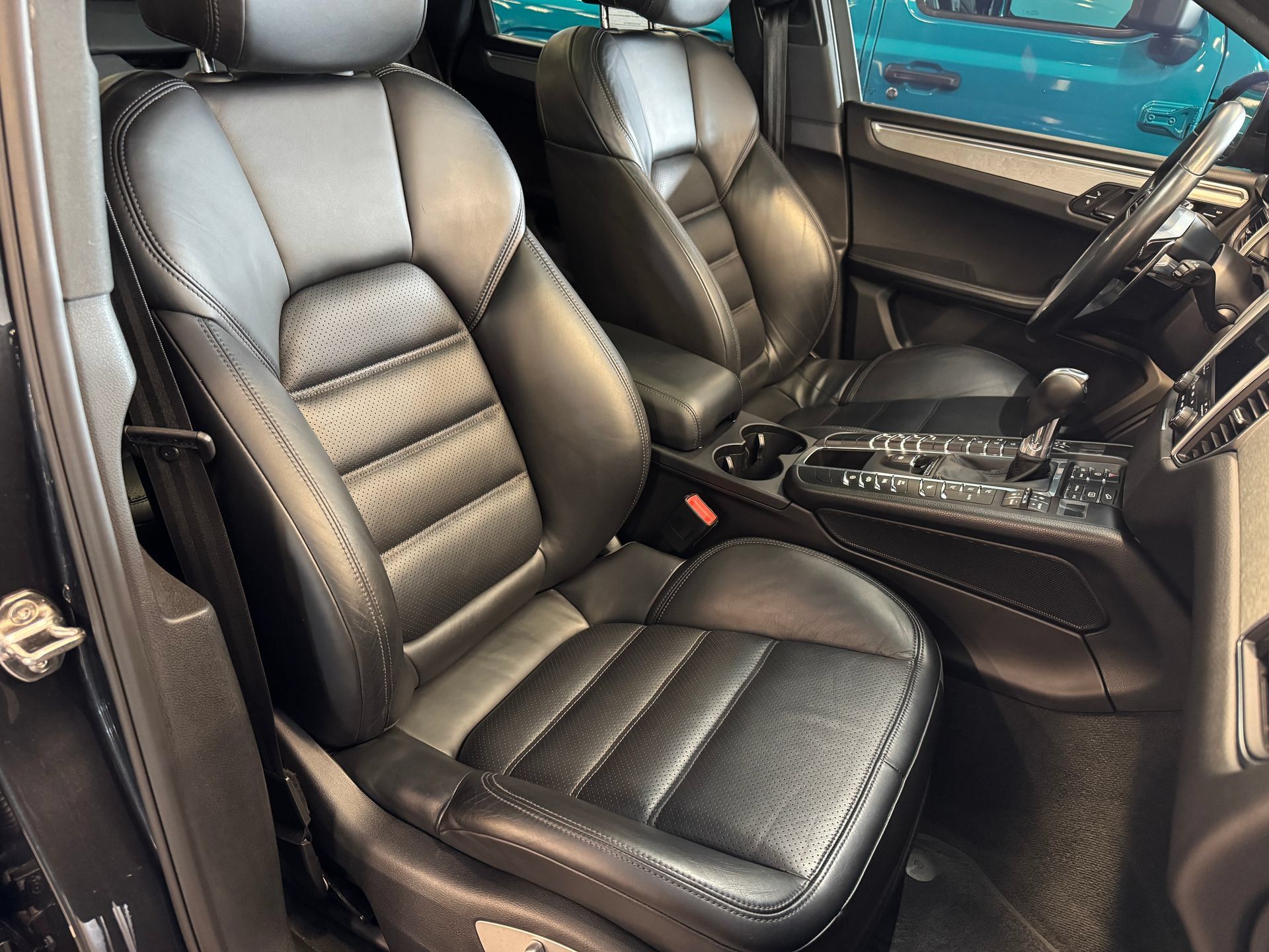 Used 2018 Porsche Macan GTS AWD/4WD image 32