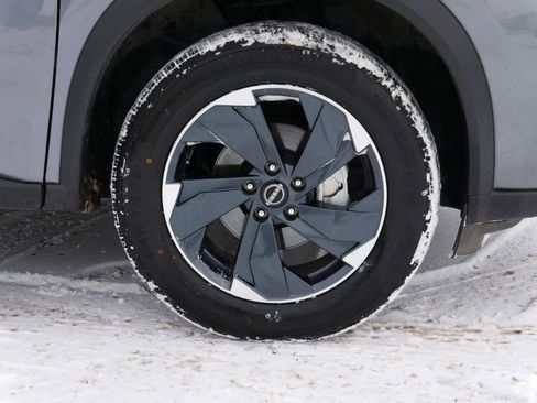 Used 2025 Nissan Rogue SV AWD/4WD image 7