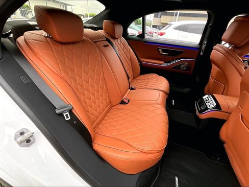 Used 2024 Mercedes-Benz S 580e 4MATIC Sedan image 19