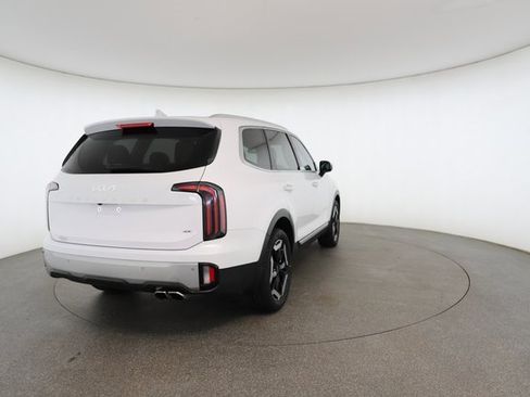 Used 2023 Kia Telluride EX w/ EX Captain's Chair Package image 16