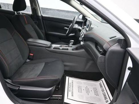 Used 2025 Nissan Sentra SR FWD image 8