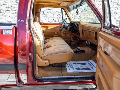 Used 1993 Dodge D/W Truck 250 image 38