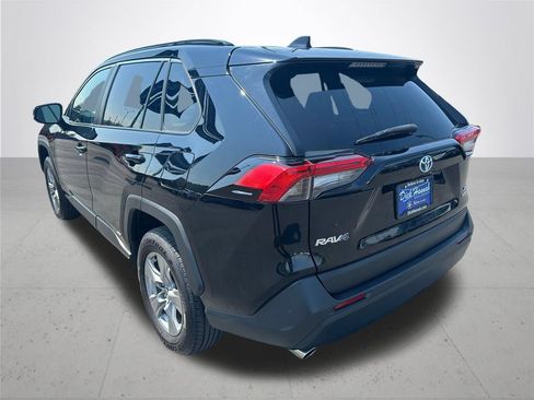 Used 2023 Toyota RAV4 XLE AWD/4WD image 9