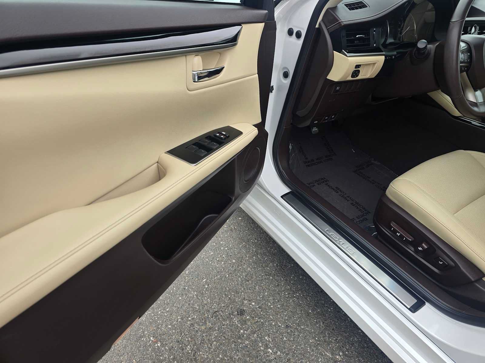 Used 2017 Lexus ES 350 w/ Accessory Package FWD image 20