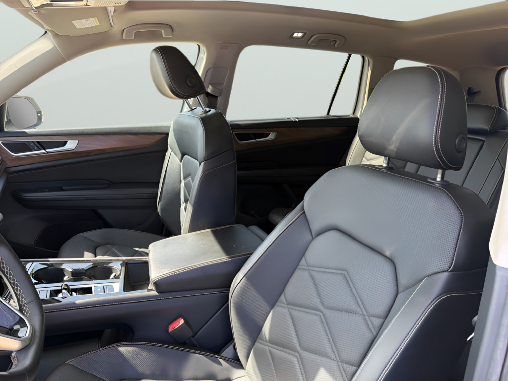 Used 2024 Volkswagen Atlas SE w/ Panoramic Sunroof Package FWD image 22