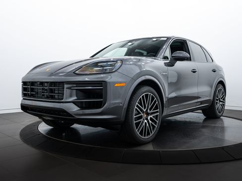 New 2025 Porsche Cayenne E-Hybrid image 1