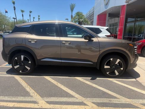 Used 2026 Nissan Kicks SR FWD image 4