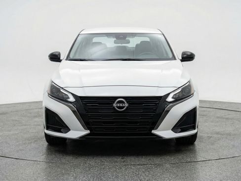 Used 2025 Nissan Altima 2.5 SV image 2