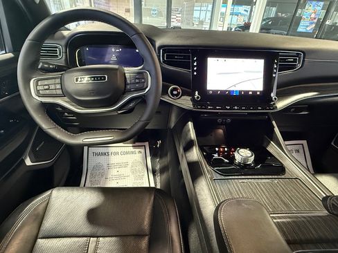 Used 2024 Jeep Wagoneer L Series II w/ Flexible Seating Group image 27