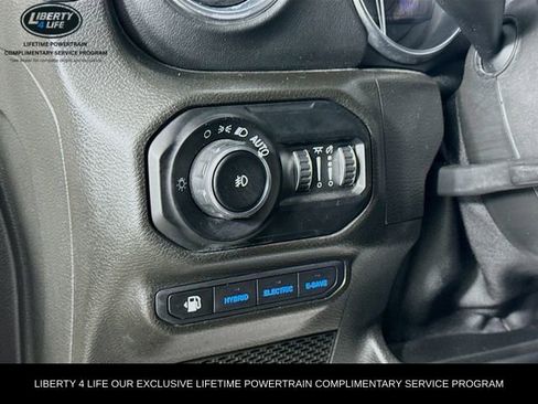Used 2021 Jeep Wrangler Unlimited Sahara w/ Cold Weather Group AWD/4WD image 10