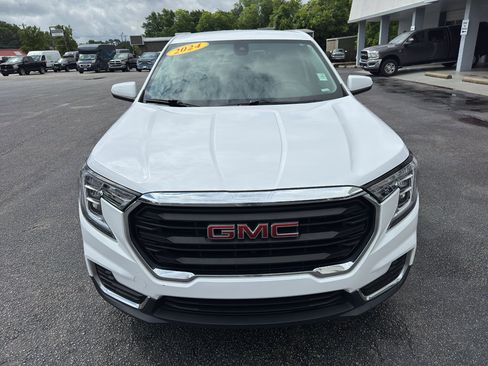 Used 2024 GMC Terrain SLE FWD image 4