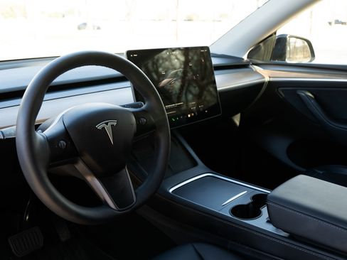 Used 2023 Tesla Model Y Long Range image 16