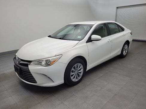 Used 2015 Toyota Camry LE image 2