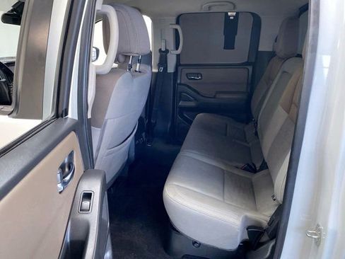 Used 2022 Nissan Frontier SV image 32