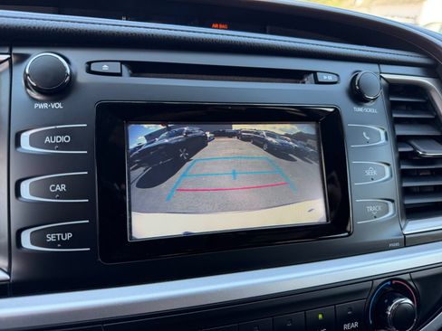 Used 2016 Toyota Highlander LE FWD image 24