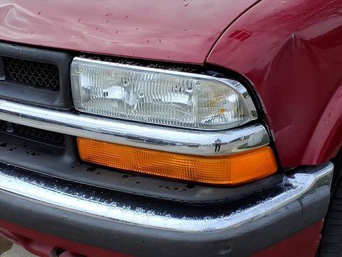 Used 2001 Chevrolet Blazer LS w/ Preferred Equipment Group image 2